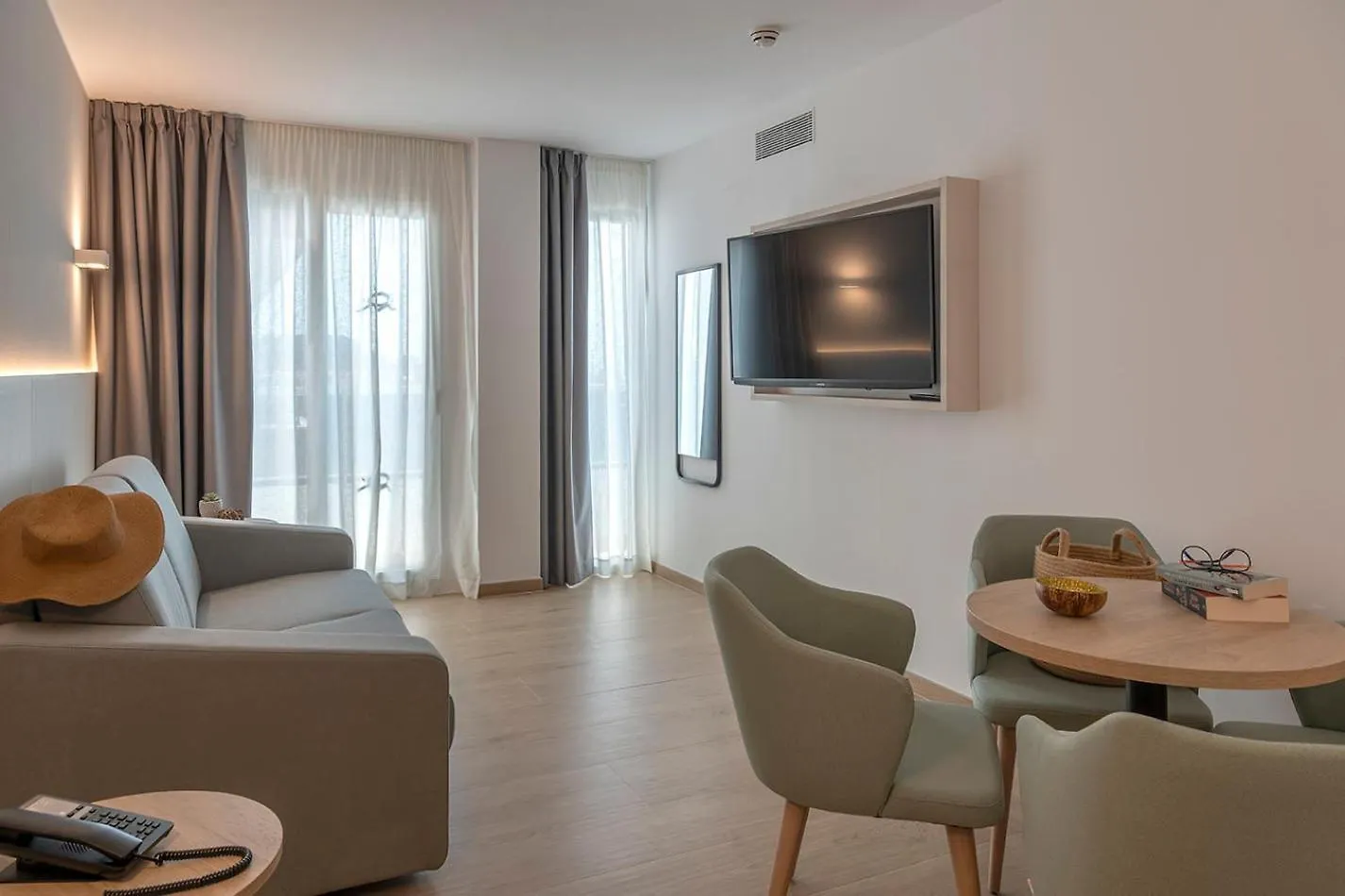 Aparthotel Costa Encantada Lloret de Mar Hotel