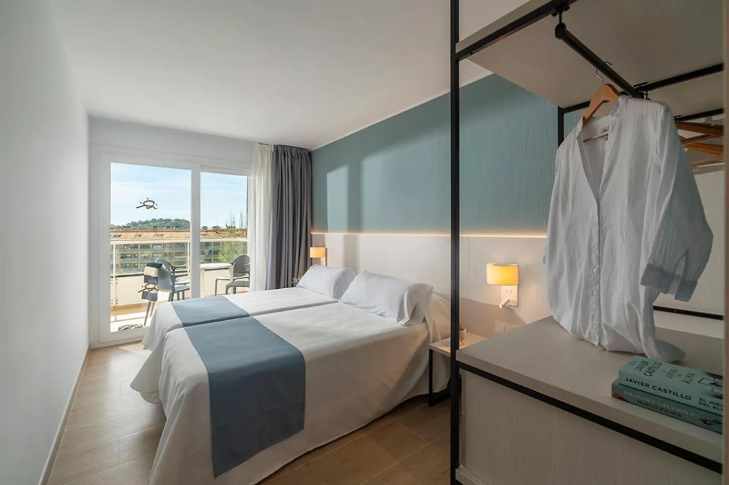 Aparthotel Costa Encantada Льорет-де-Мар 4*,