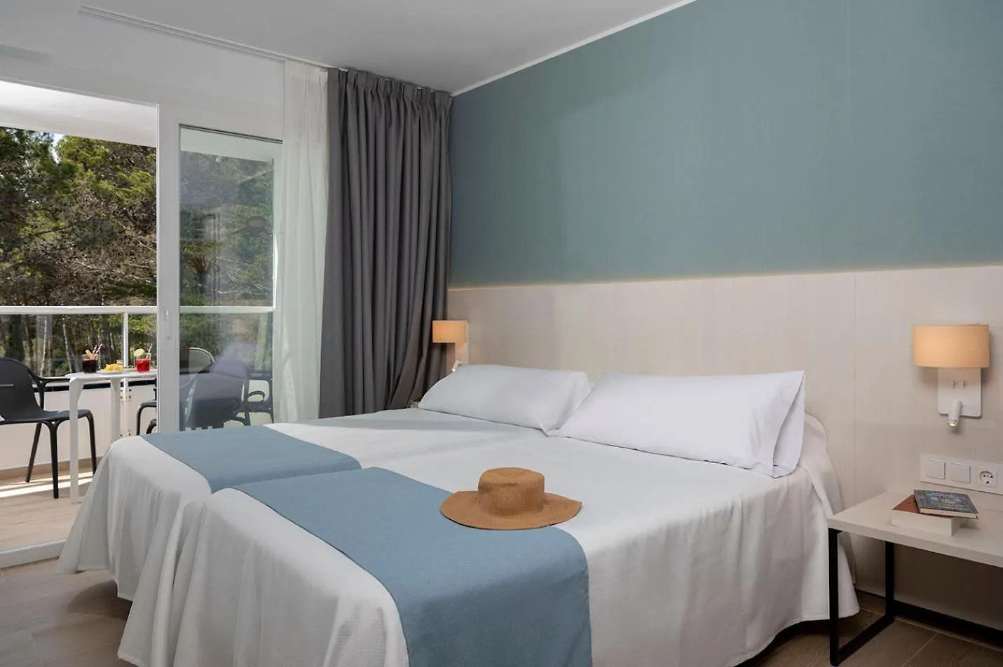 Aparthotel Costa Encantada Lloret de Mar Hotel