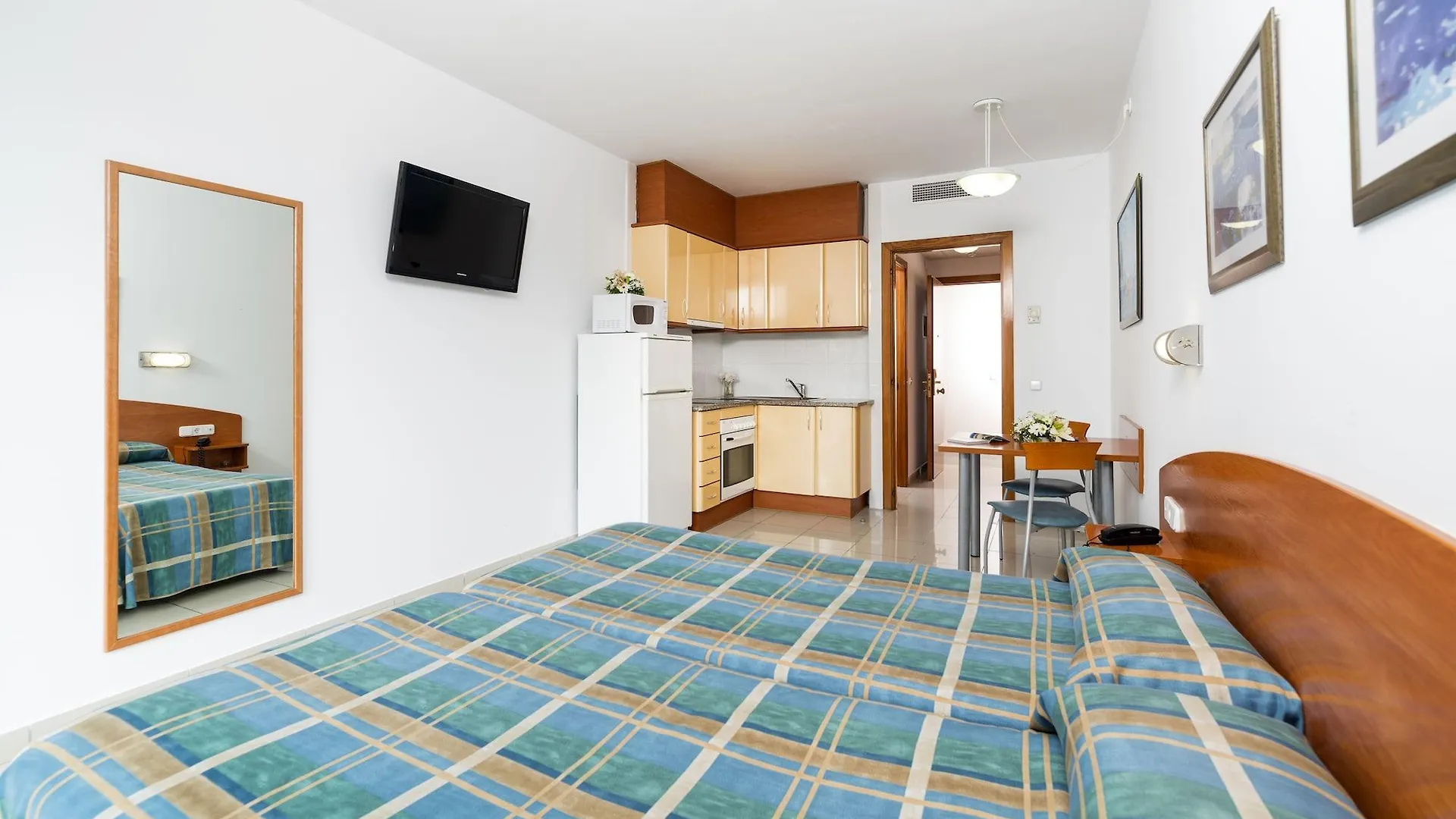 Hotel Aparthotel Costa Encantada Lloret de Mar